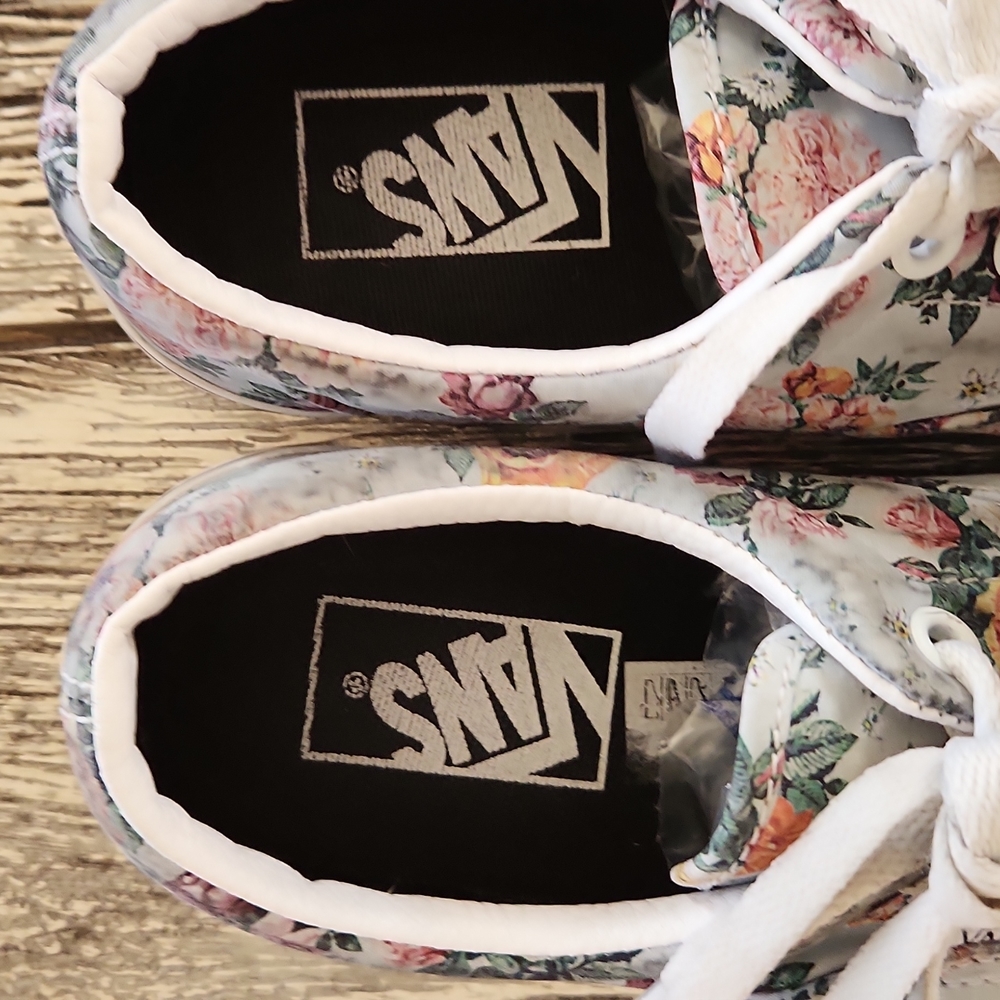 Vans - Picture 3 of 7
